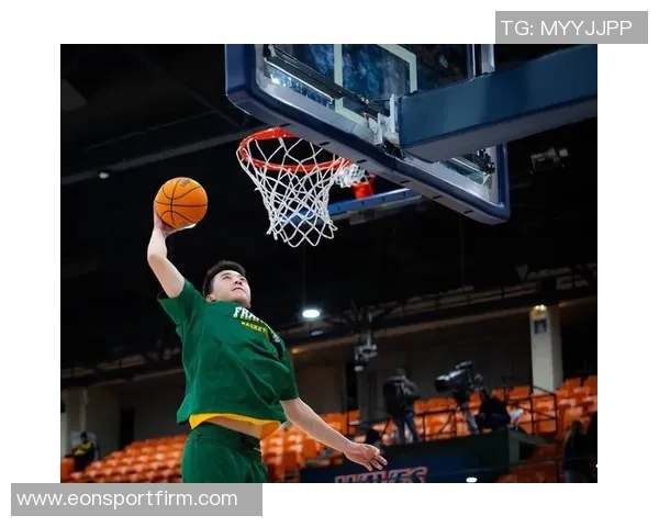 新赛季NCAA备战热潮王俊杰在旧金山大学球馆全力训练展现拼搏精神